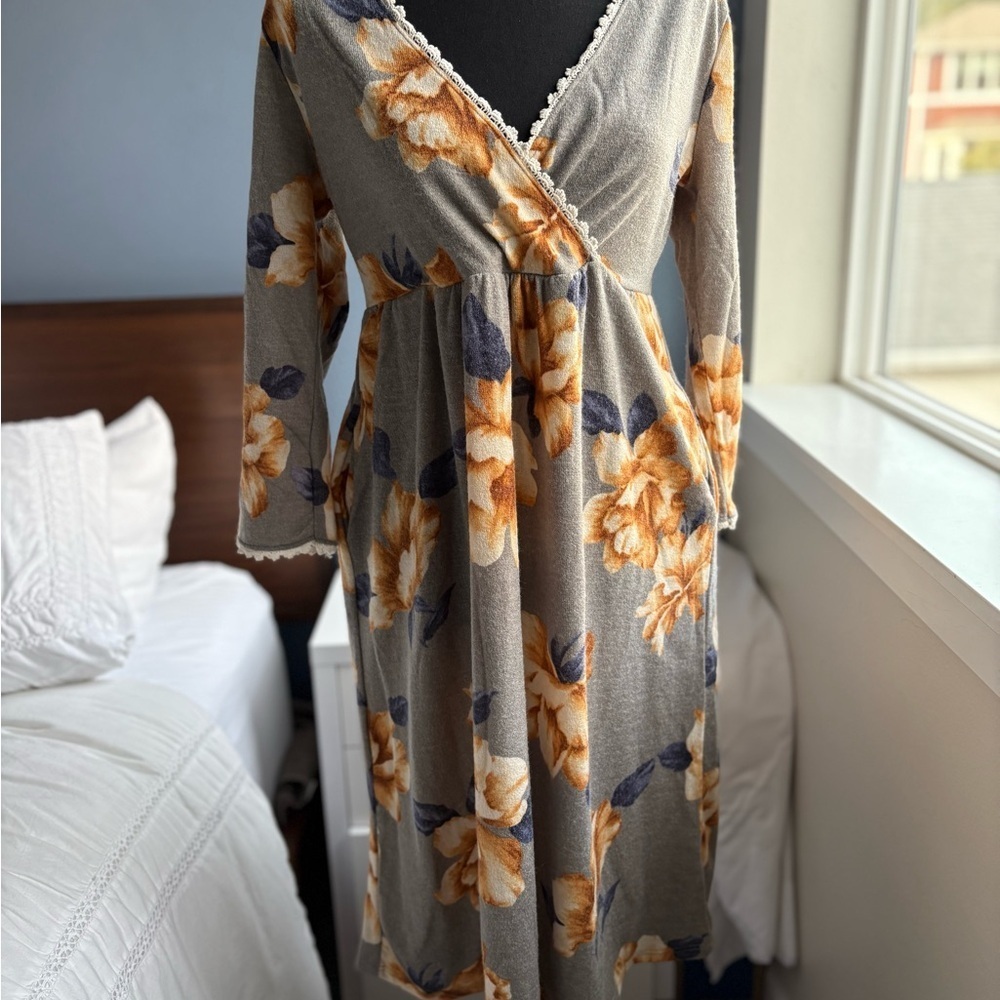 NWOT Hailey & Co. Gray Floral V-Neck 3/4 Sleeve Knee Length Dress w Pockets
